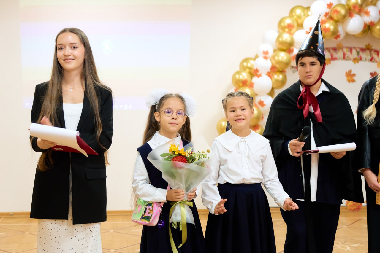 Общий портрет ведущих и первоклассниц концерта